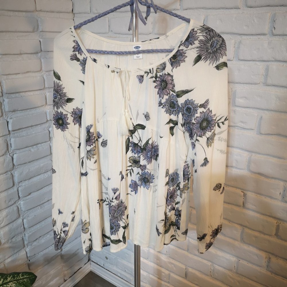 Old Navy Ladies Size Small Loose Fit Tie Front Round Neck Blouse